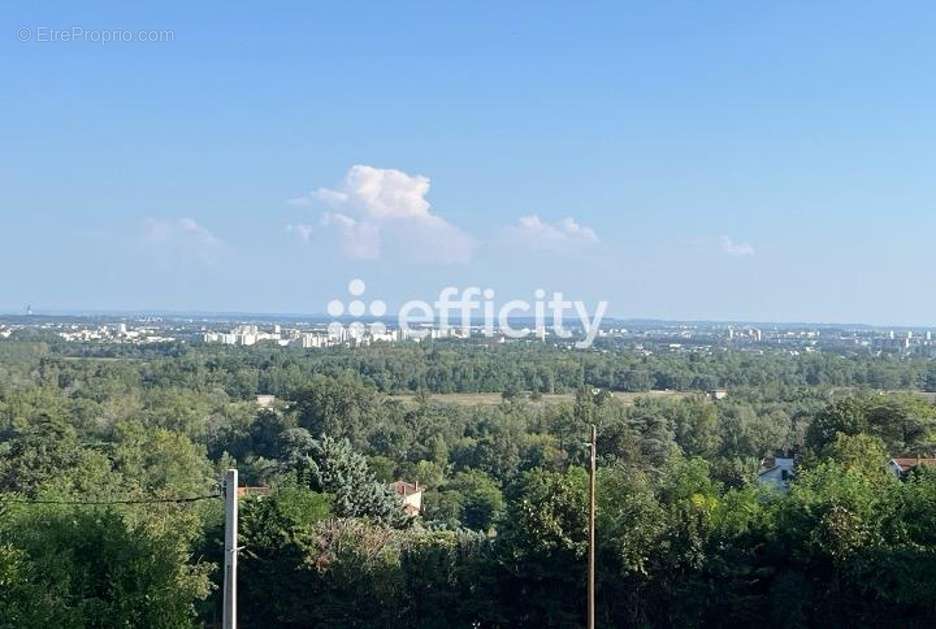 Appartement à RILLIEUX-LA-PAPE