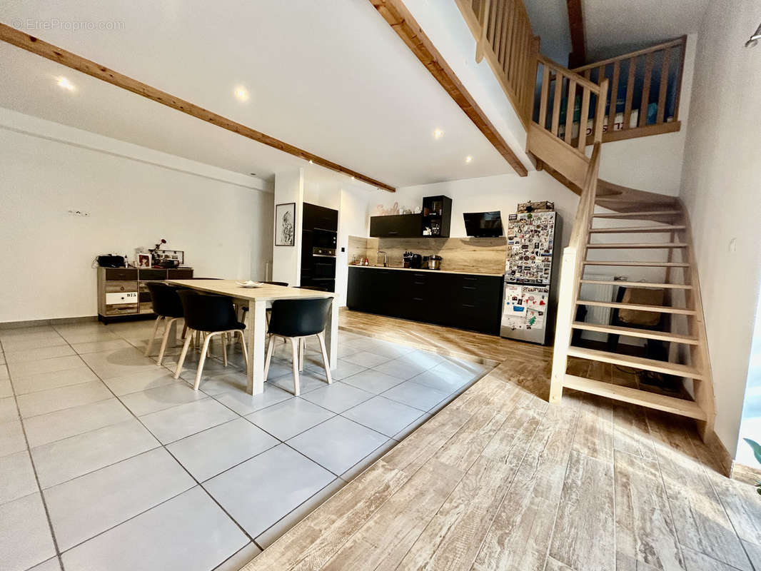 Appartement à SAINT-ETIENNE-DE-SAINT-GEOIRS