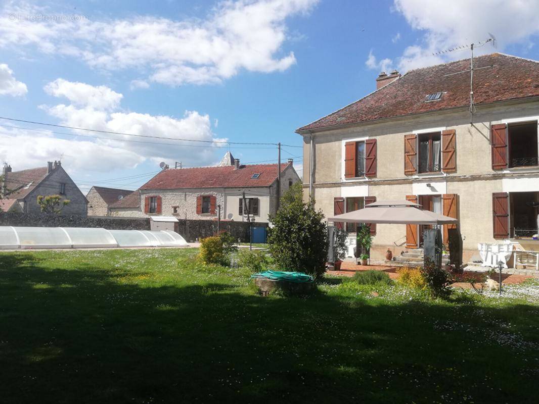 Maison à JOUY-LE-CHATEL