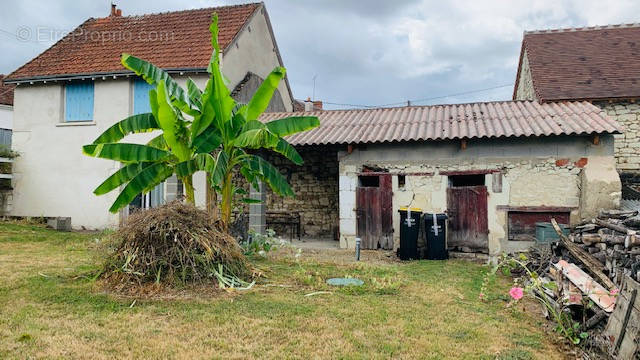 Maison à COUSSAY-LES-BOIS