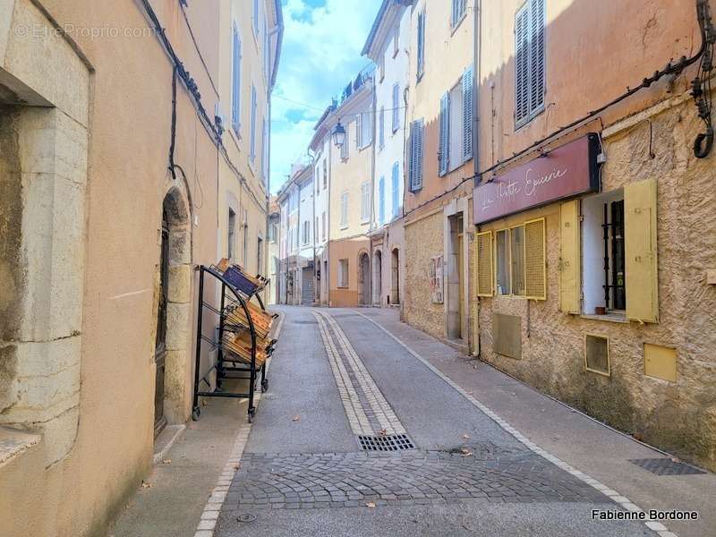 Appartement à CAMPS-LA-SOURCE