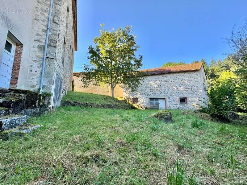 Maison à SAINT-PRIEST-LA-PRUGNE