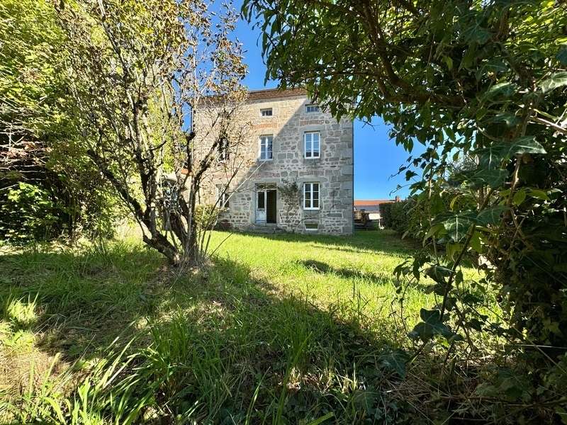 Maison à SAINT-PRIEST-LA-PRUGNE