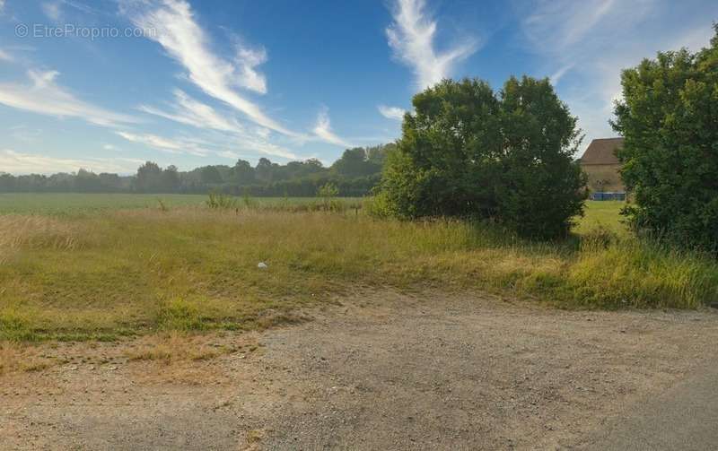 Terrain à SAINT-OUEN-DE-MIMBRE