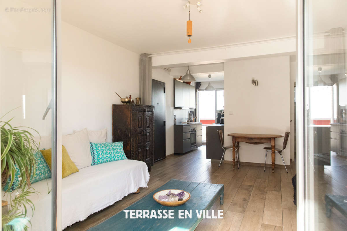 Appartement à MARSEILLE-4E