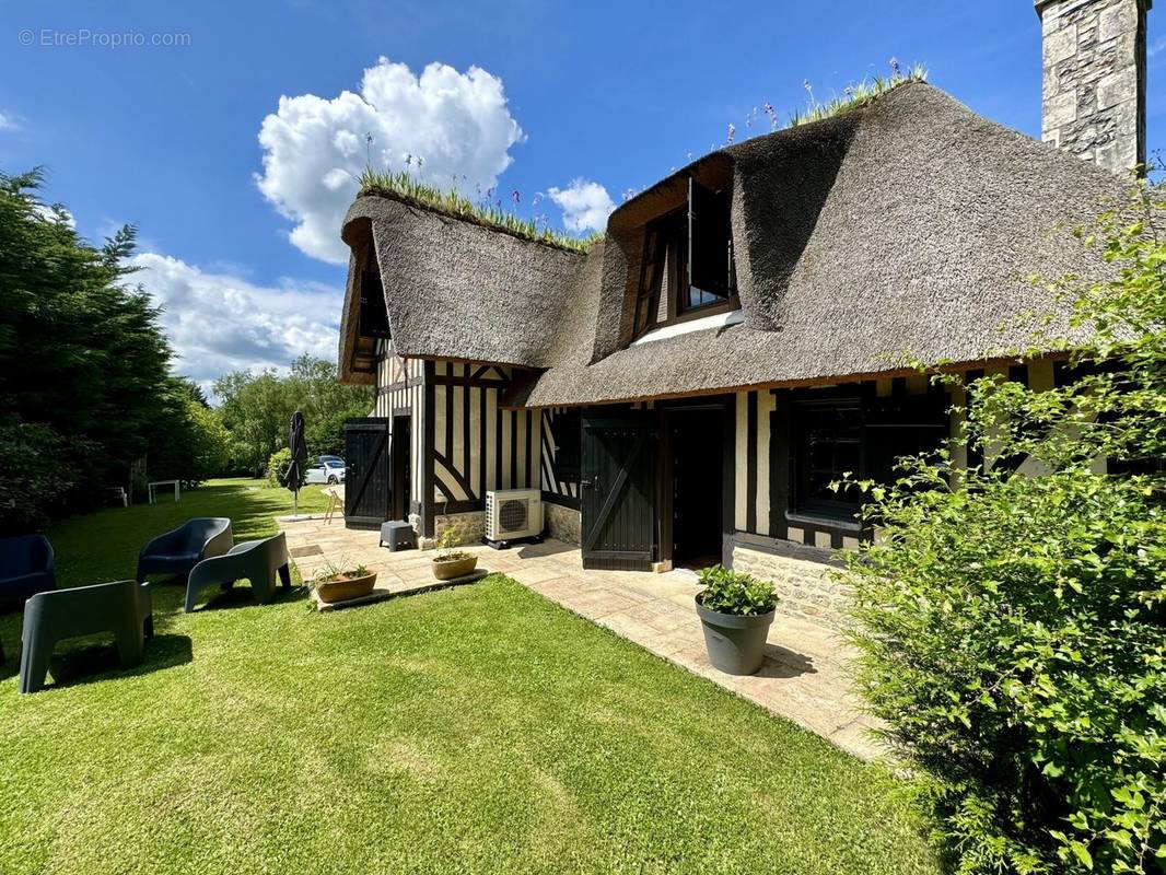 FACADE SUD AVEC TERRASSE - Maison à PONT-L&#039;EVEQUE