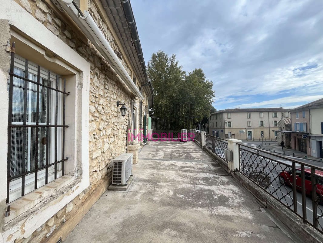 Appartement à PERNES-LES-FONTAINES