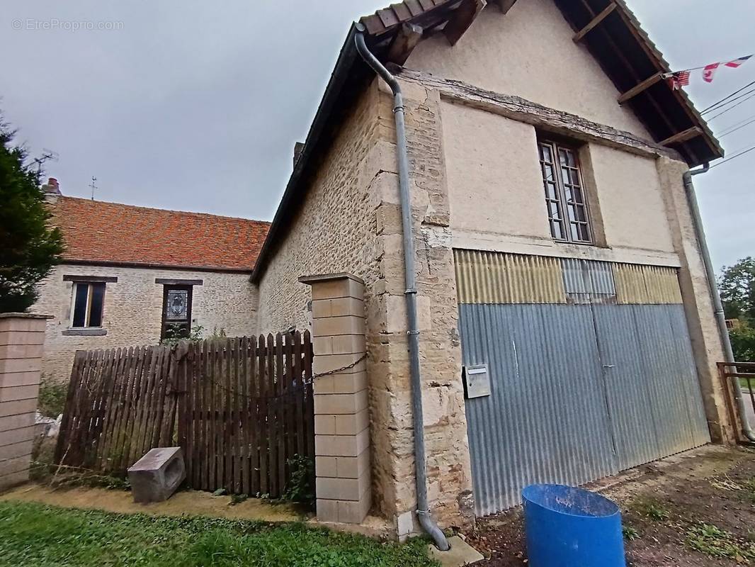 Maison à COURCY