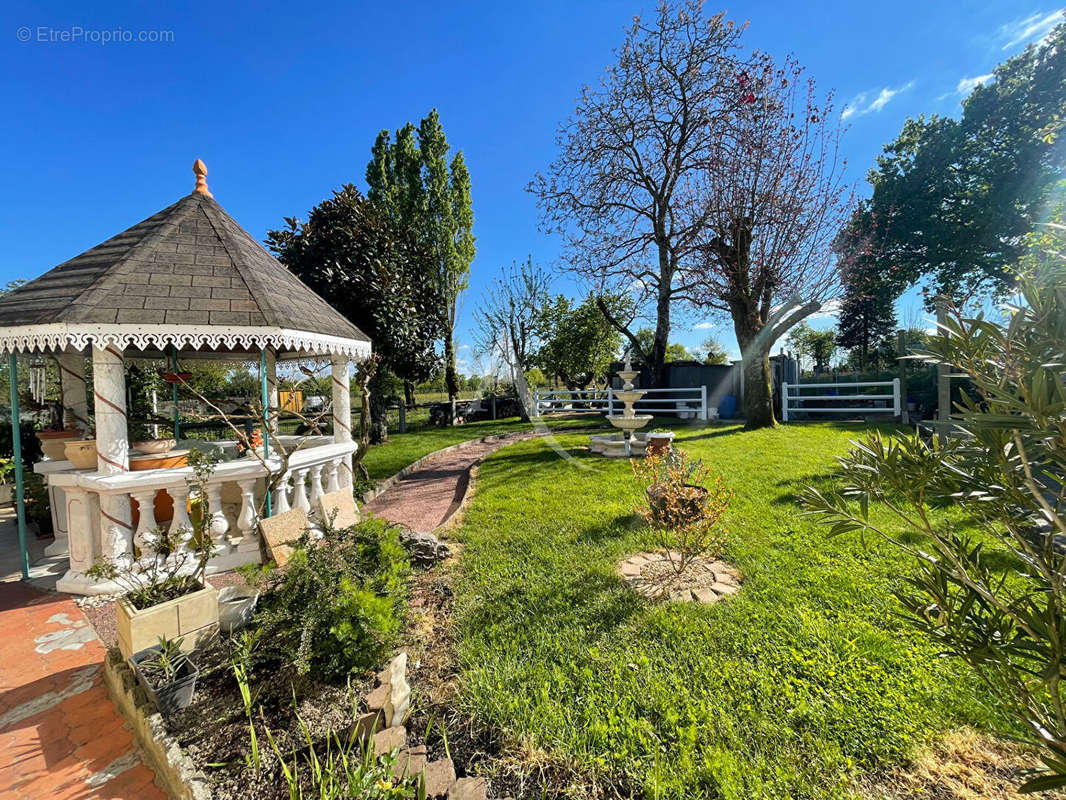 Maison à CHANTELOUP-LES-BOIS