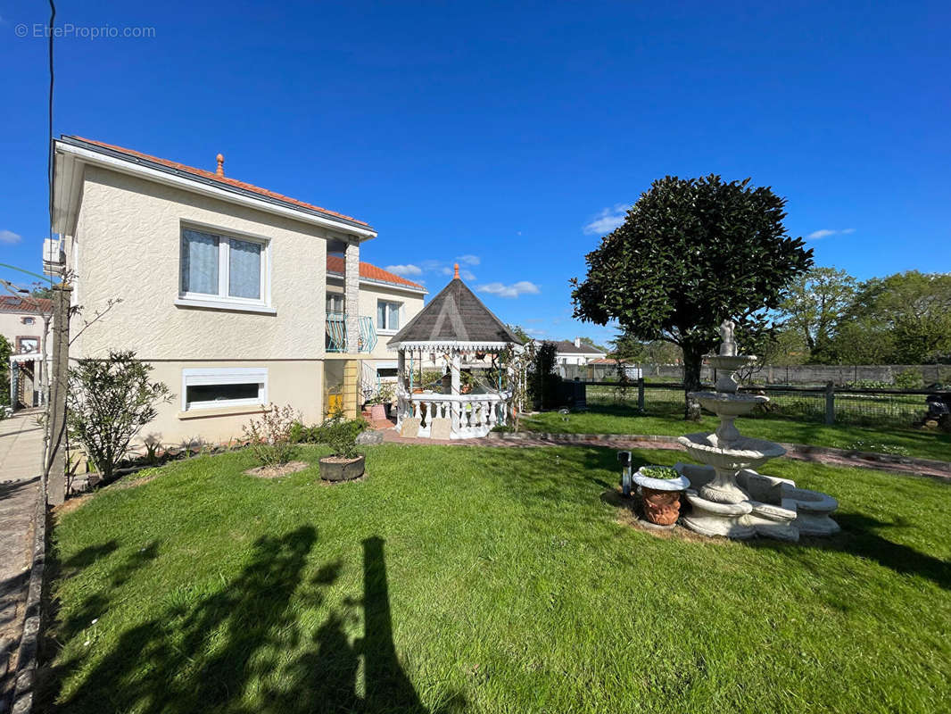 Maison à CHANTELOUP-LES-BOIS