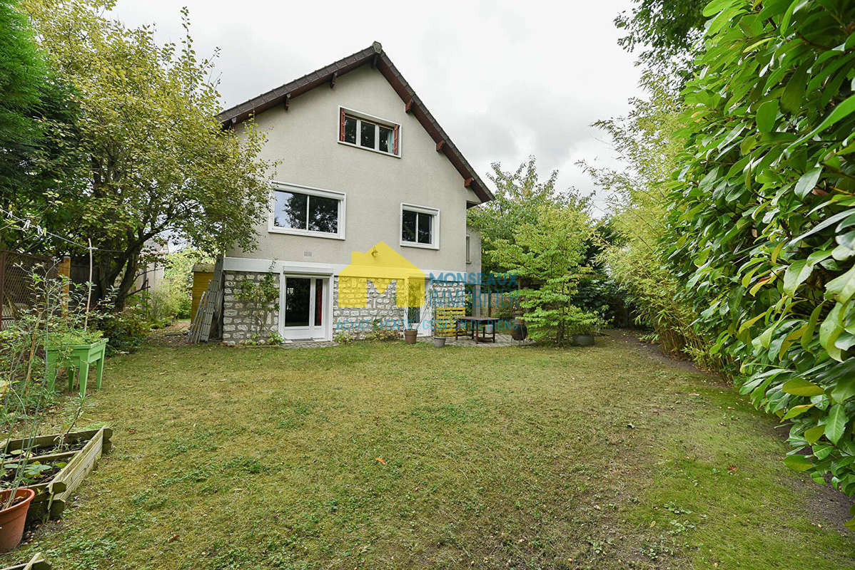 Maison à SAINTE-GENEVIEVE-DES-BOIS