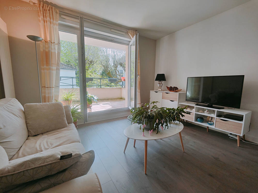 Appartement à CHARENTON-LE-PONT