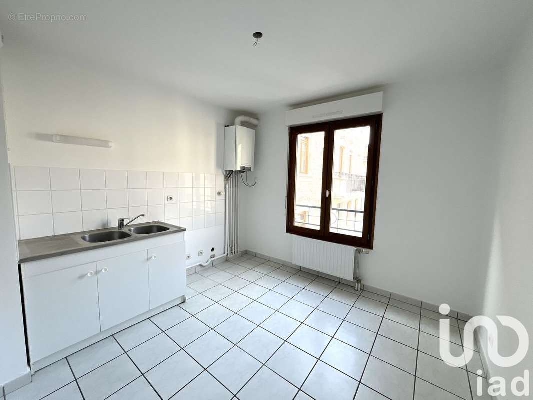 Photo 5 - Appartement à SAINT-JUST-SAINT-RAMBERT