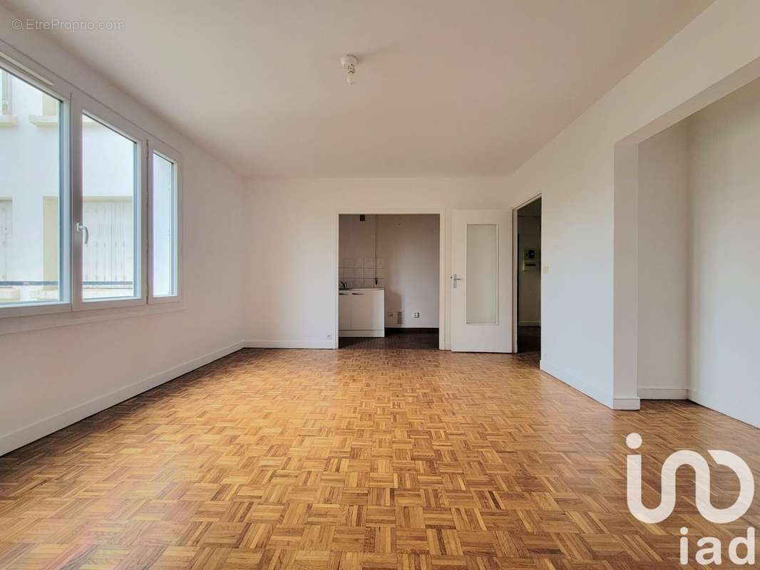 Photo 3 - Appartement à COURBEVOIE