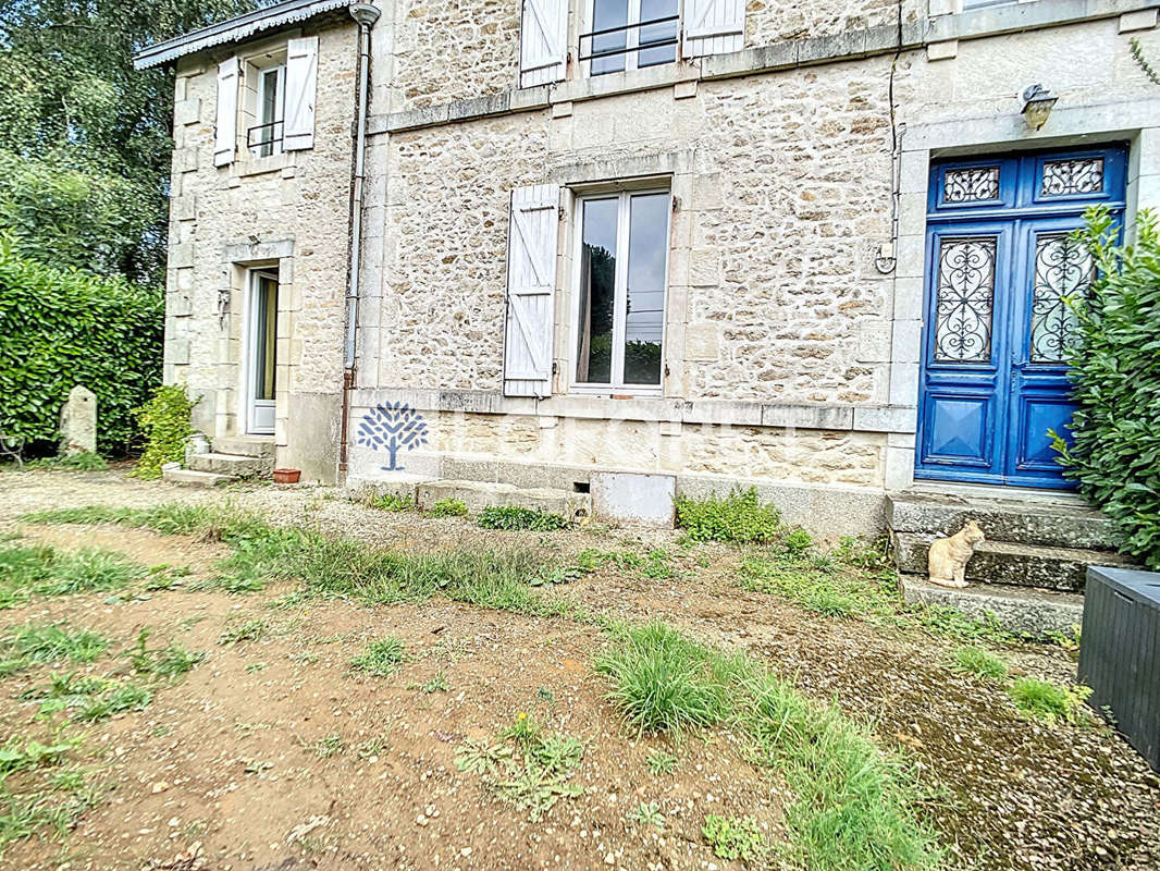 Maison à MAZIERES-EN-GATINE