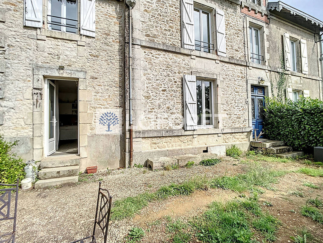 Maison à MAZIERES-EN-GATINE