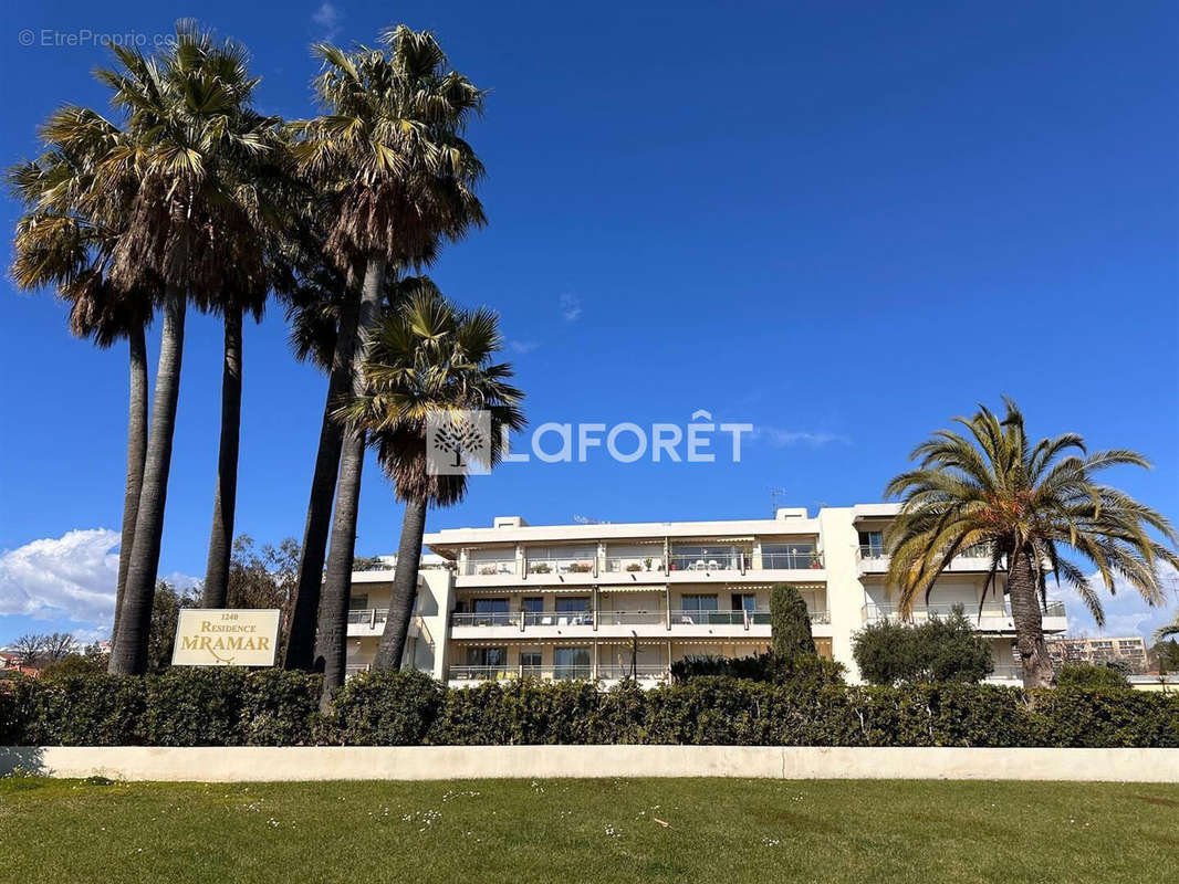 Appartement à SAINT-LAURENT-DU-VAR