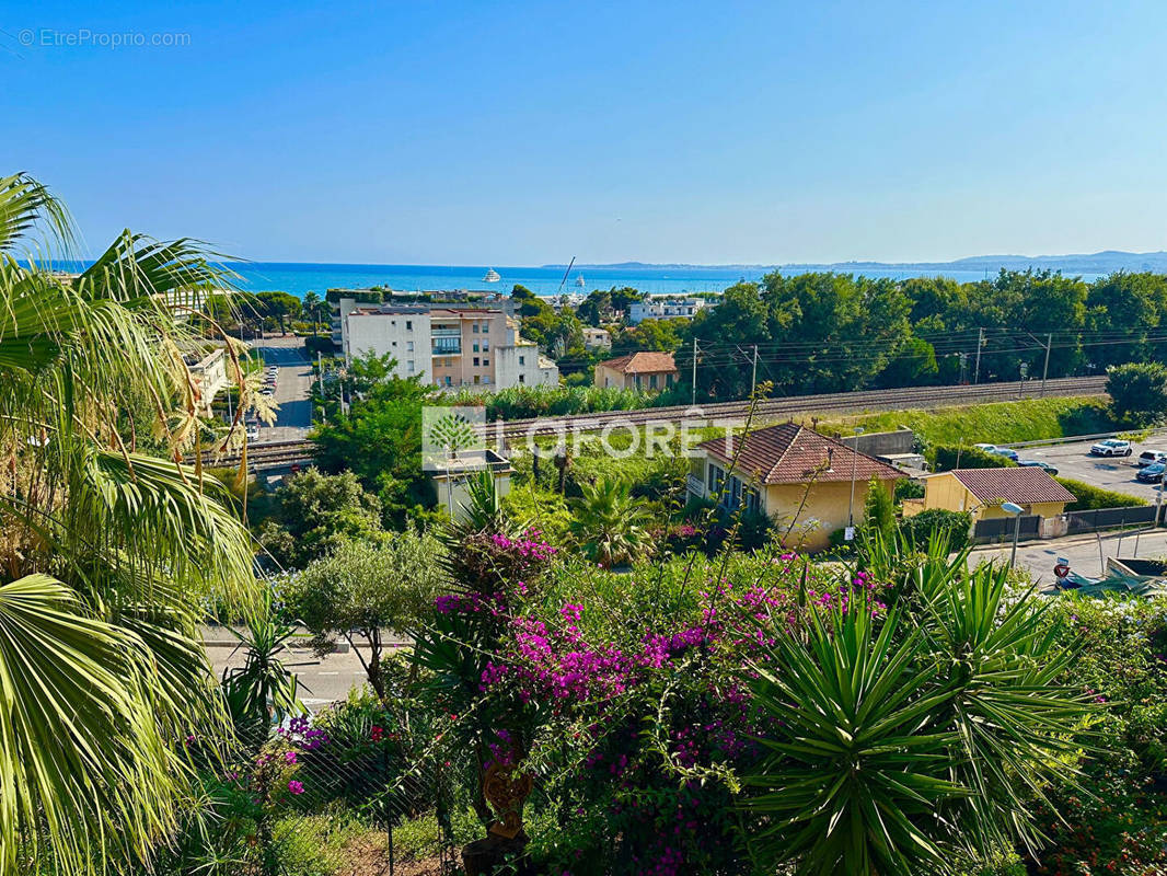 Appartement à SAINT-LAURENT-DU-VAR