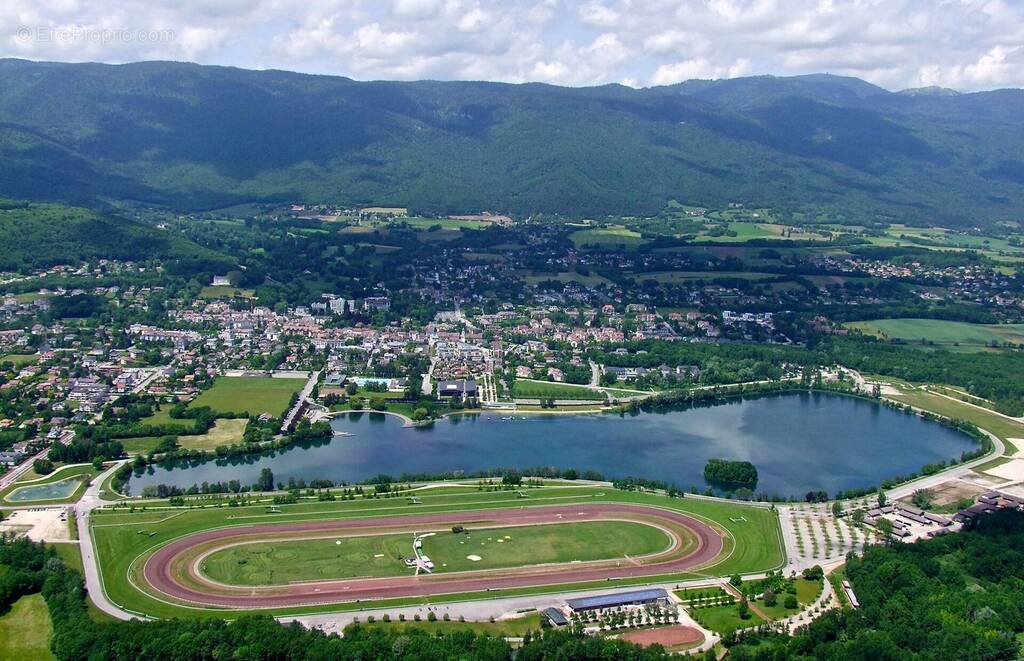 Terrain à DIVONNE-LES-BAINS