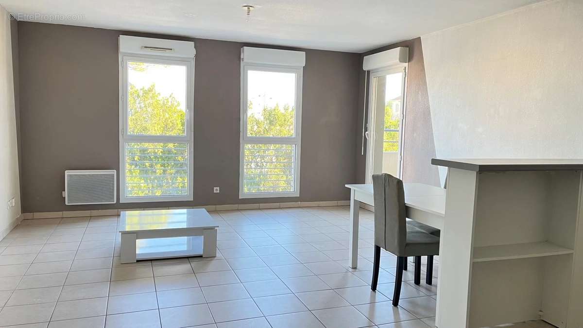 Appartement à PORT-SAINT-LOUIS-DU-RHONE