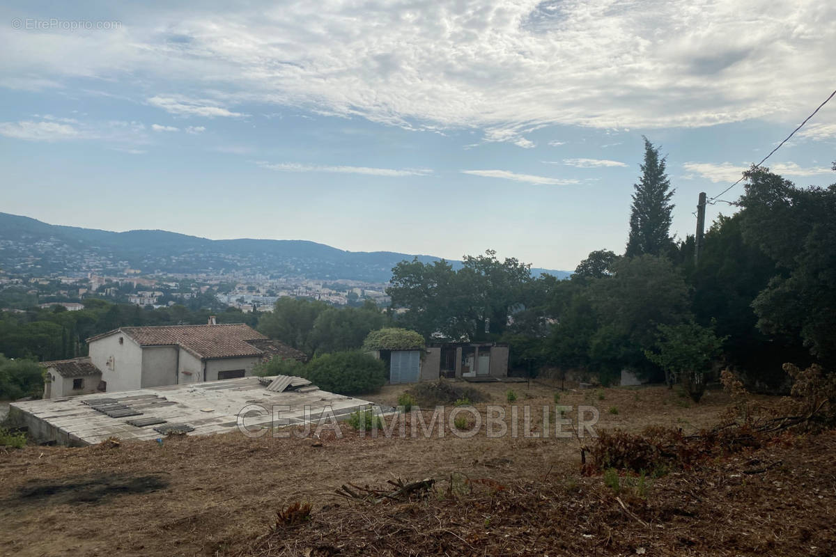 Terrain à DRAGUIGNAN