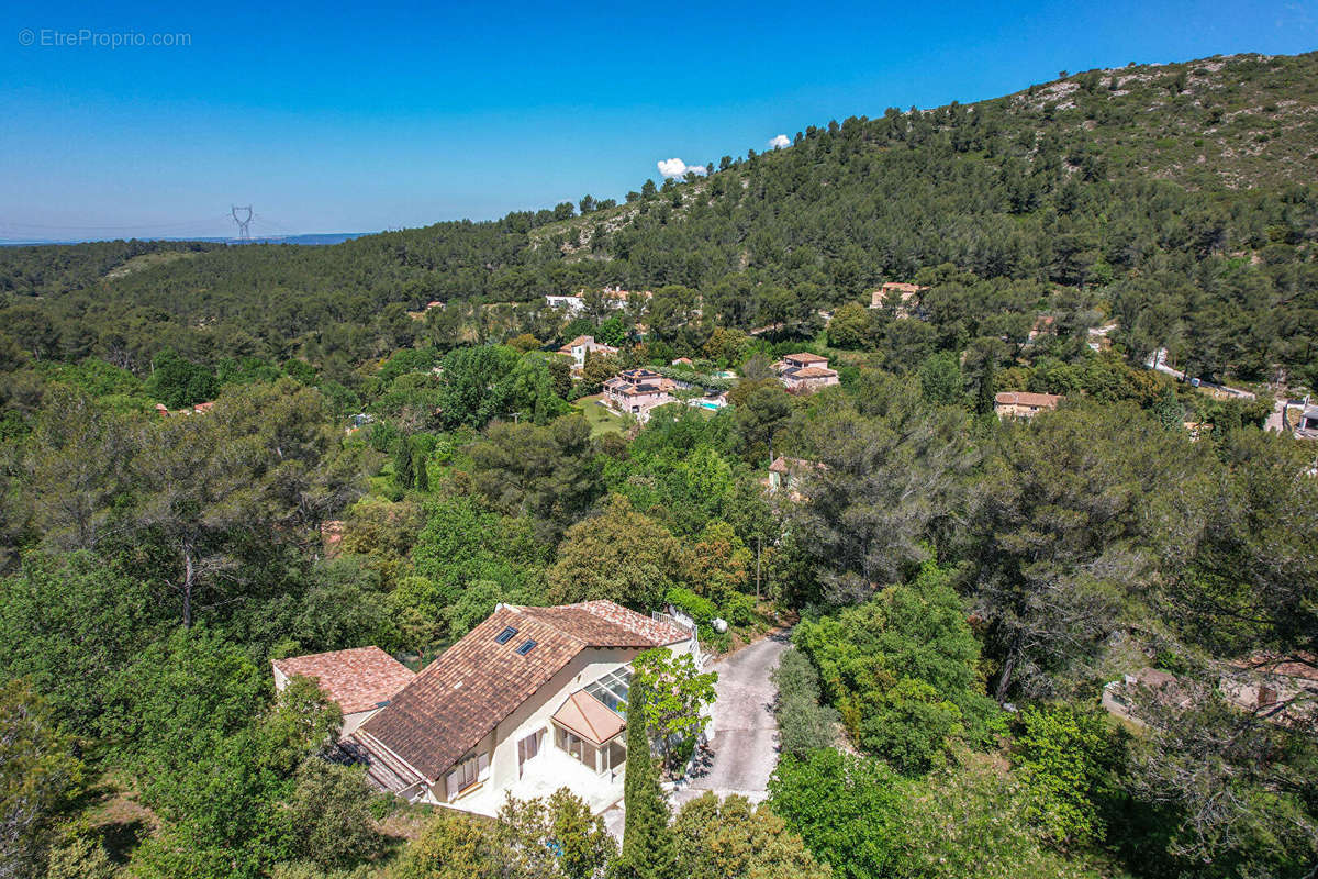 Maison à SIMIANE-COLLONGUE