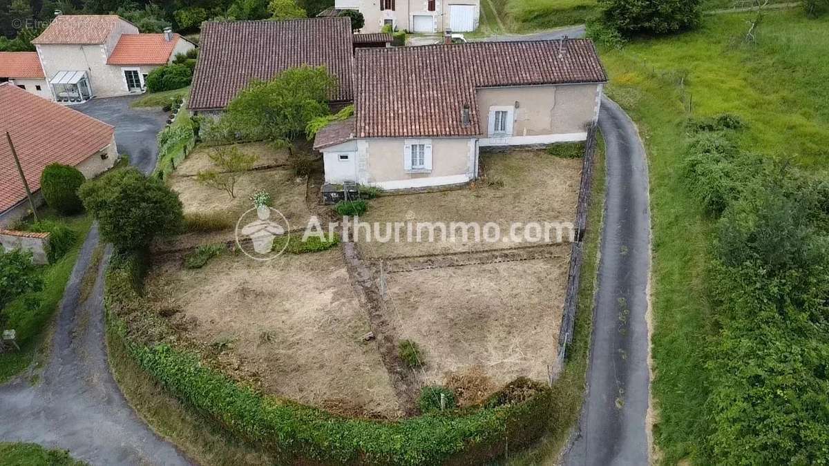 Maison à SAINT-ASTIER