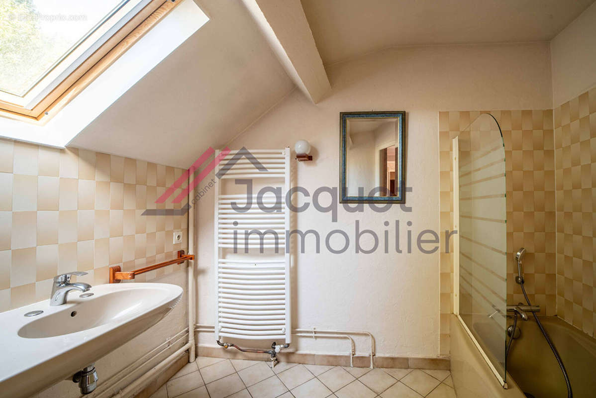 Appartement à LONS-LE-SAUNIER