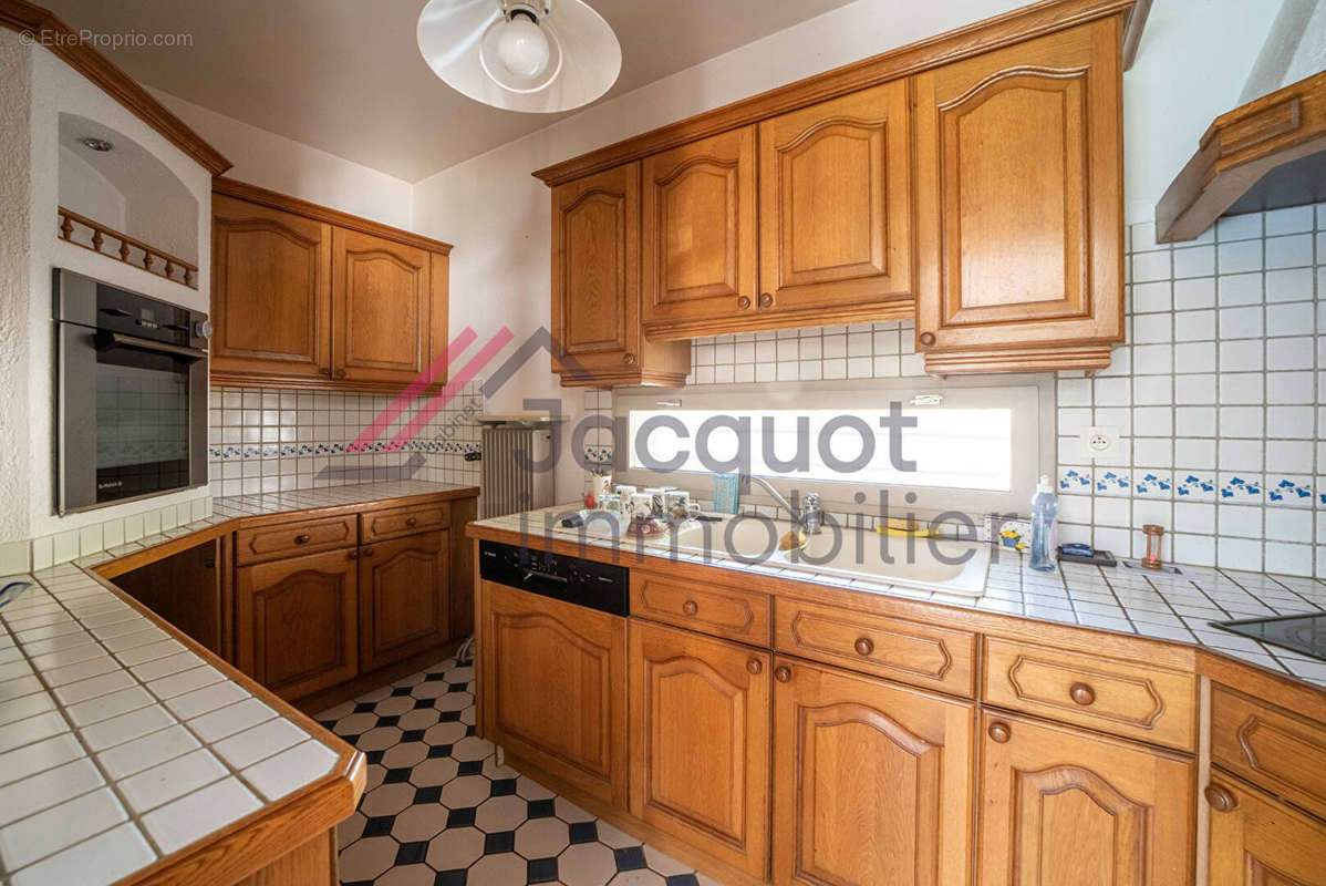 Appartement à LONS-LE-SAUNIER