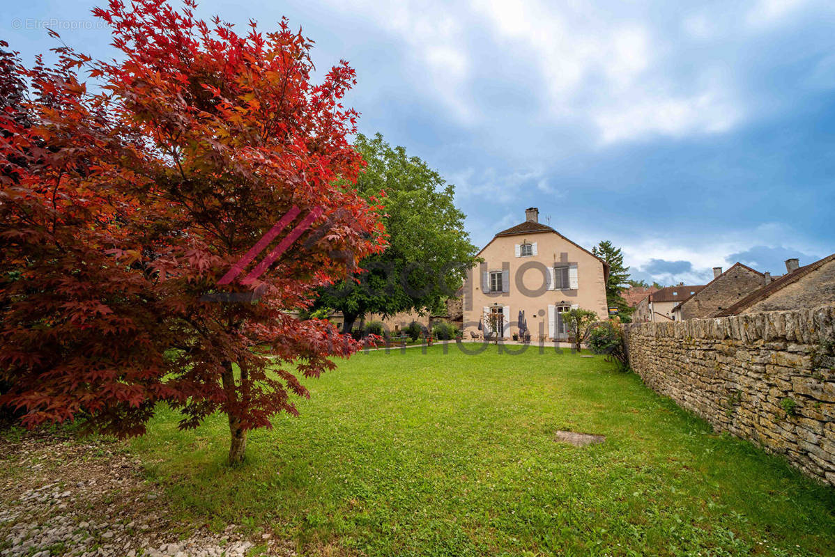 Maison à LONS-LE-SAUNIER