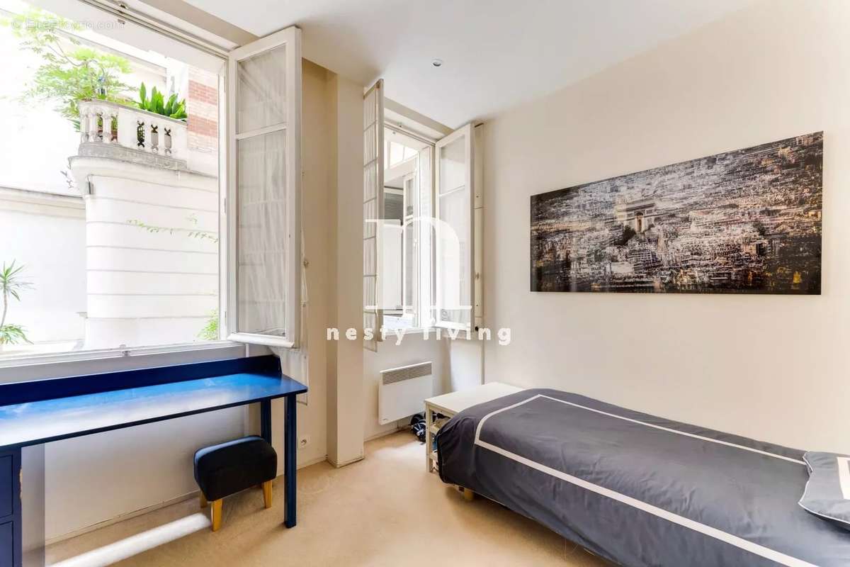 Appartement à PARIS-7E