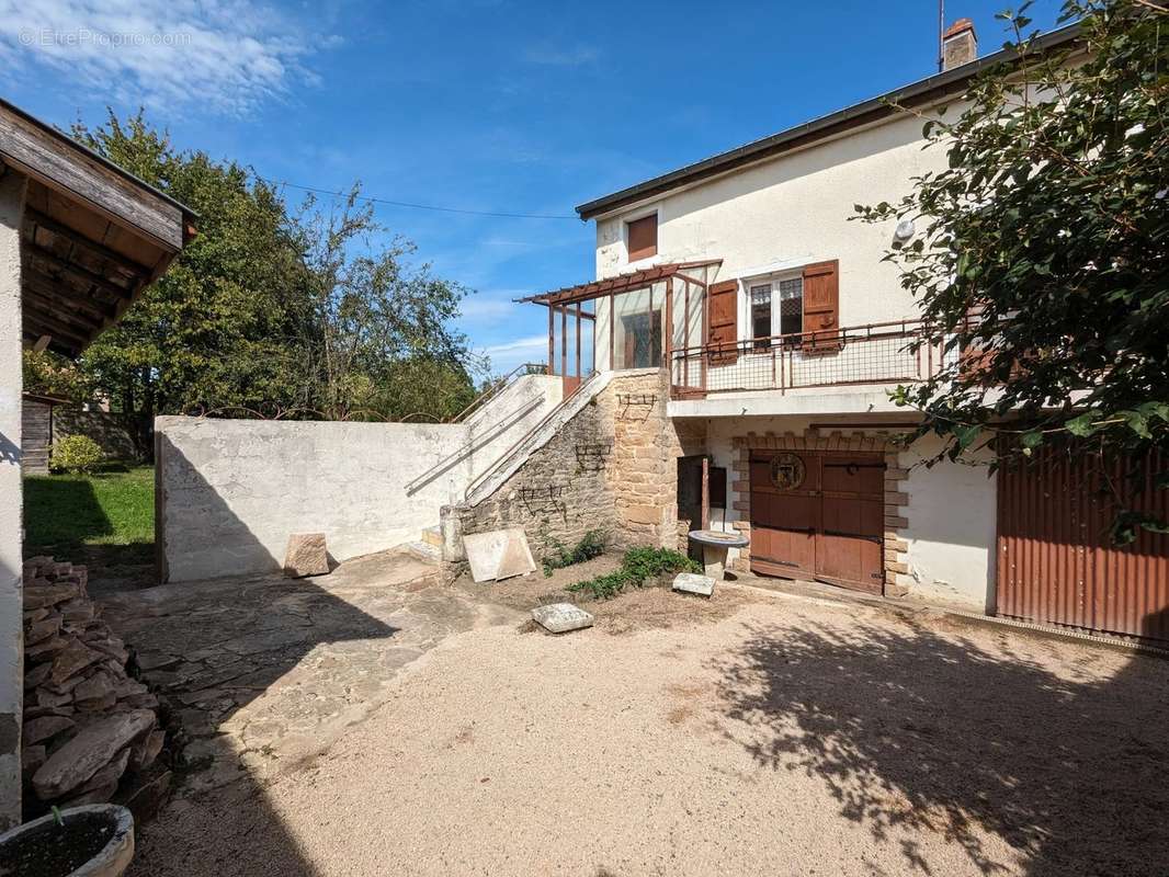 Maison à SAINT-MARTIN-BELLE-ROCHE