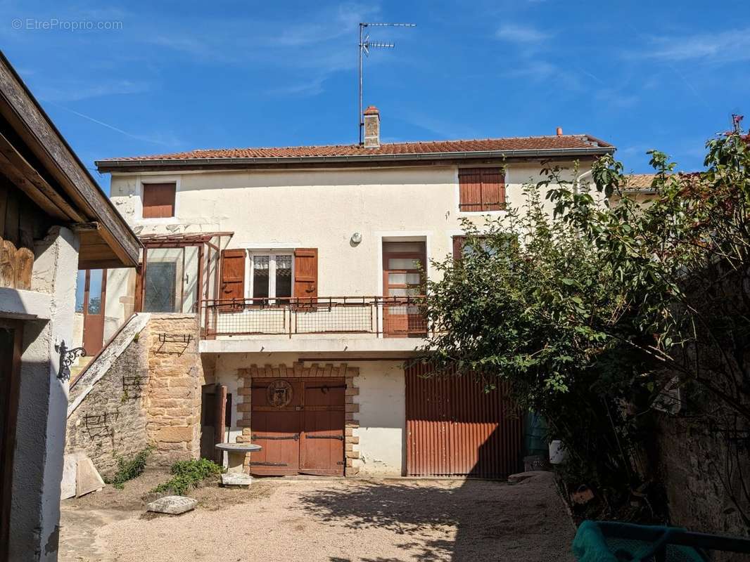 Maison à SAINT-MARTIN-BELLE-ROCHE