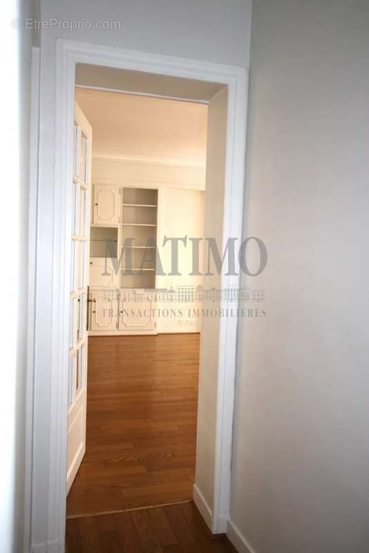 Appartement à PARIS-16E