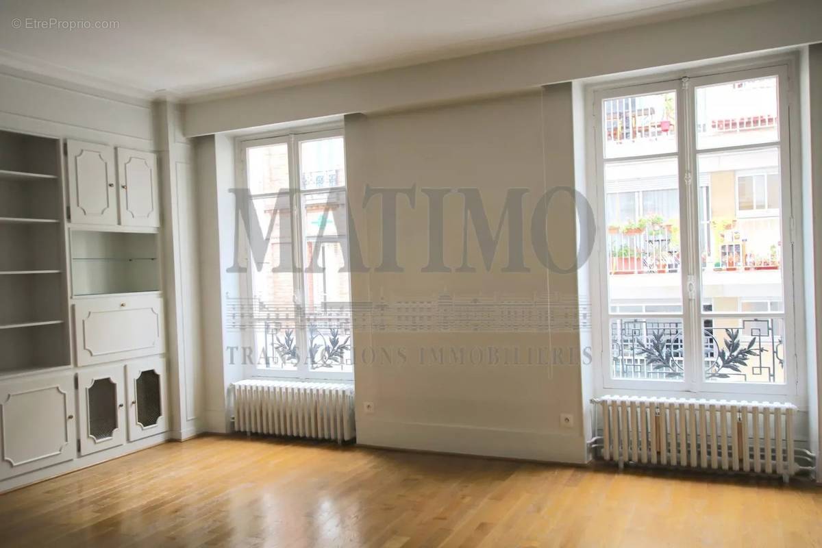 Appartement à PARIS-16E