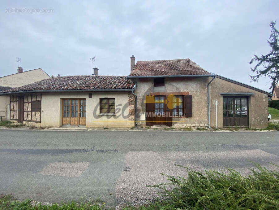 Maison à MONTPONT-EN-BRESSE