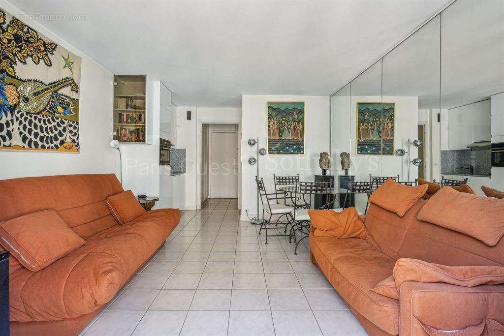 Appartement à PARIS-8E