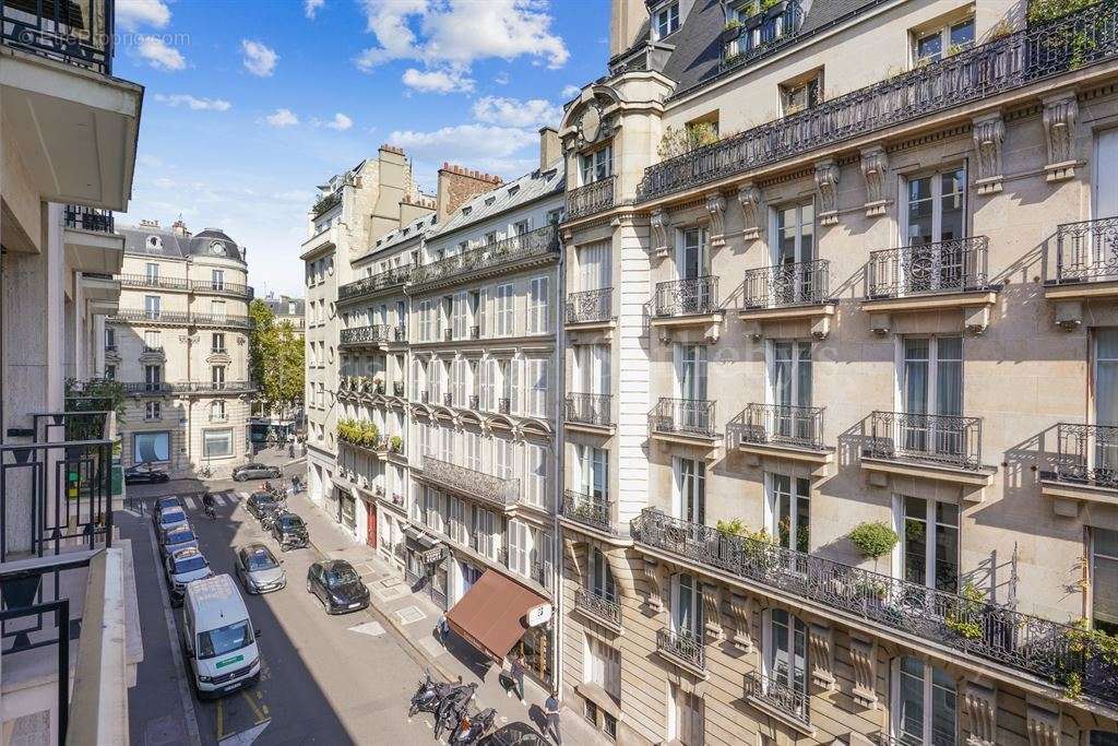 Appartement à PARIS-8E