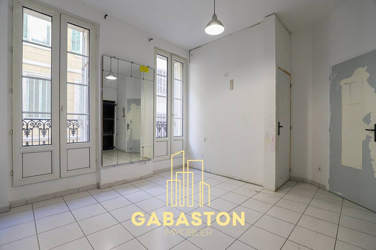 Appartement à MARSEILLE-1E