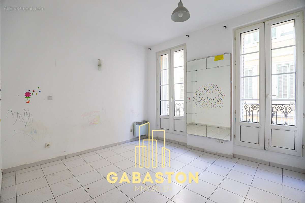 Appartement à MARSEILLE-1E