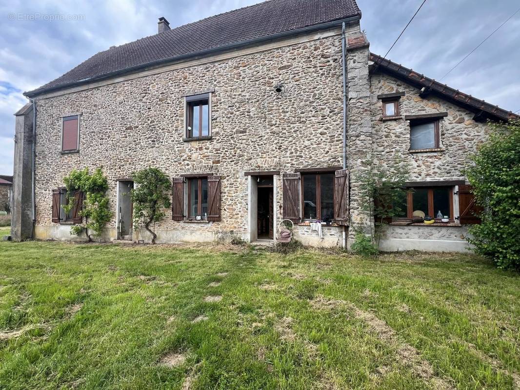 Maison à FONTENAY-TRESIGNY