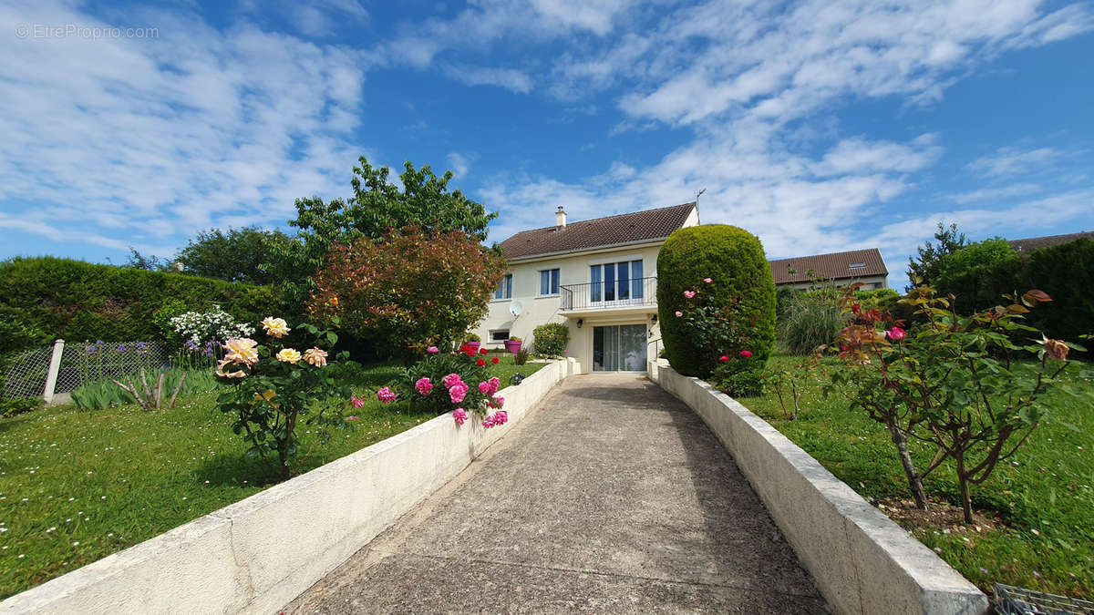 Maison à SERGINES