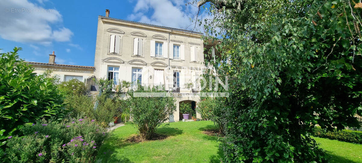 Maison à SAINT-EMILION