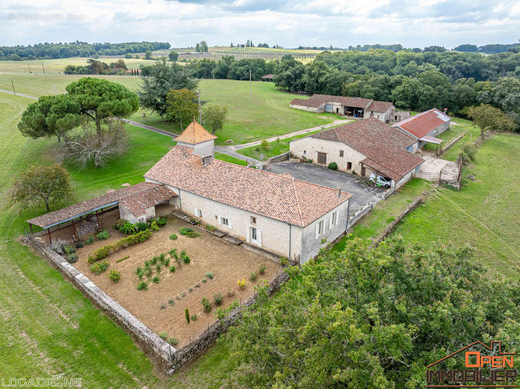 Maison à SAINTE-COLOMBE-DE-VILLENEUVE