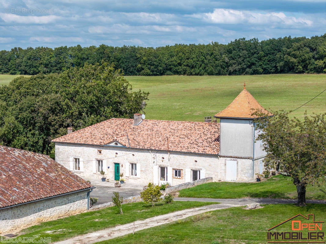 Maison à SAINTE-COLOMBE-DE-VILLENEUVE