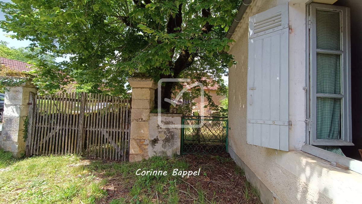 Maison à SAVIGNAC-LES-EGLISES