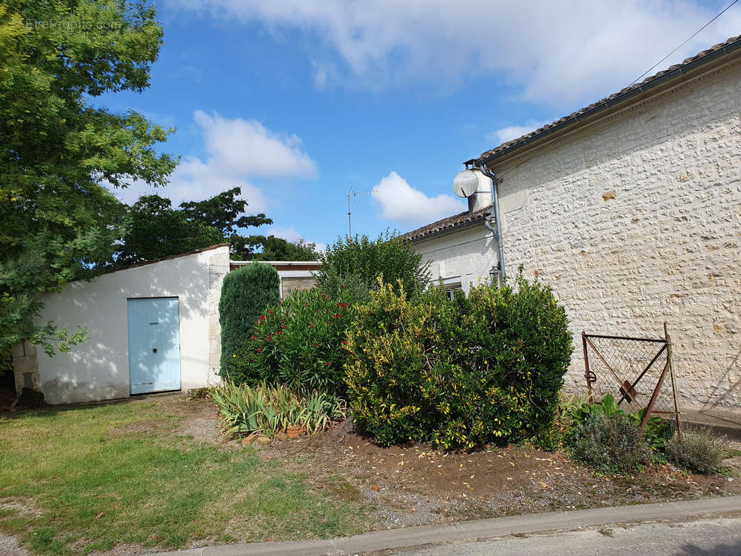 Maison à CORME-ROYAL