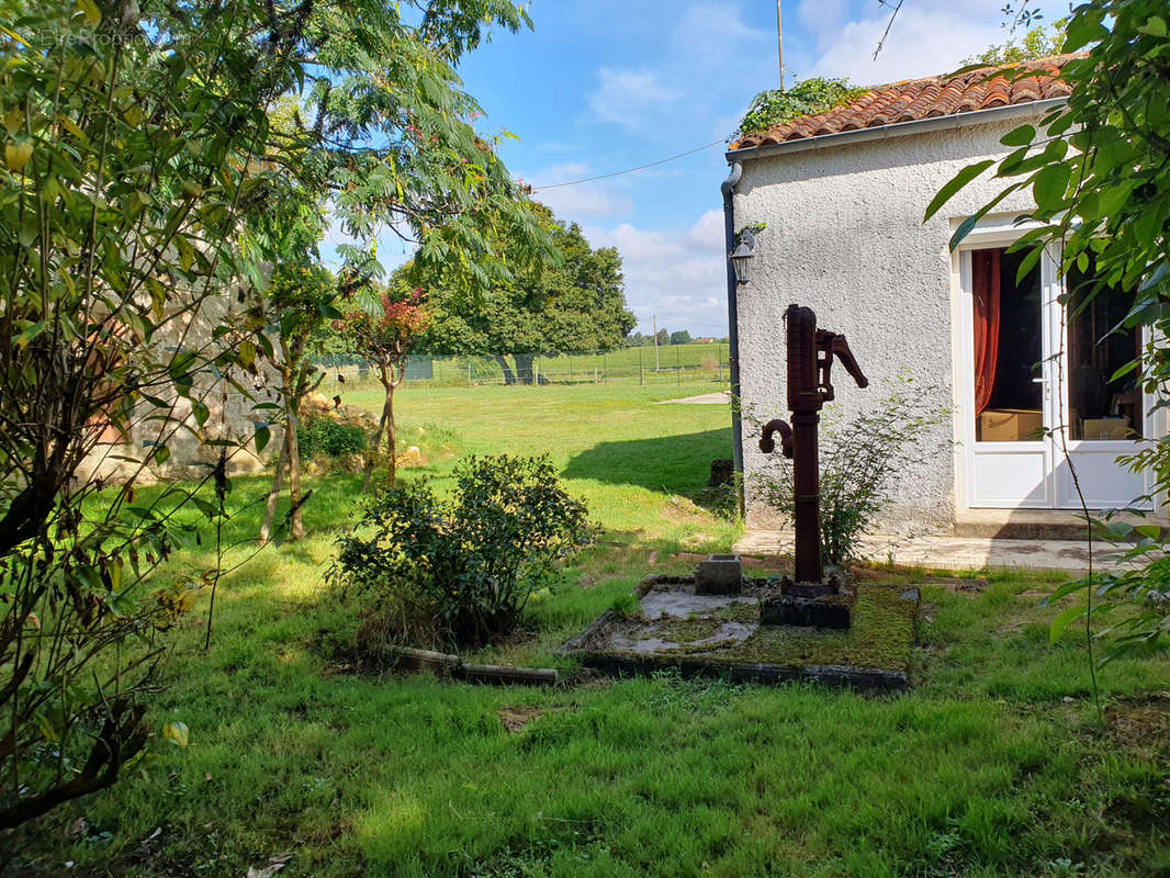 Maison à CORME-ROYAL