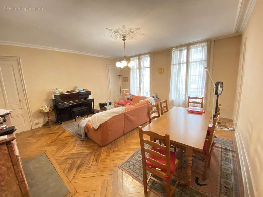 Appartement à SAINT-ETIENNE