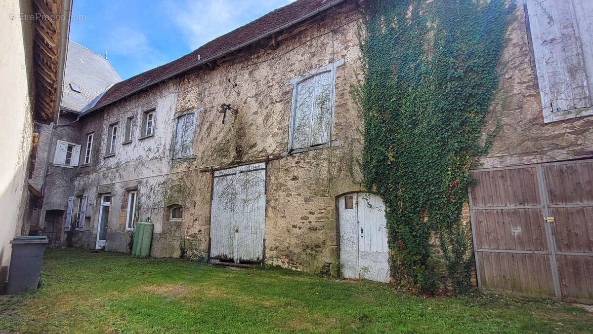 Maison à MAGNAC-BOURG